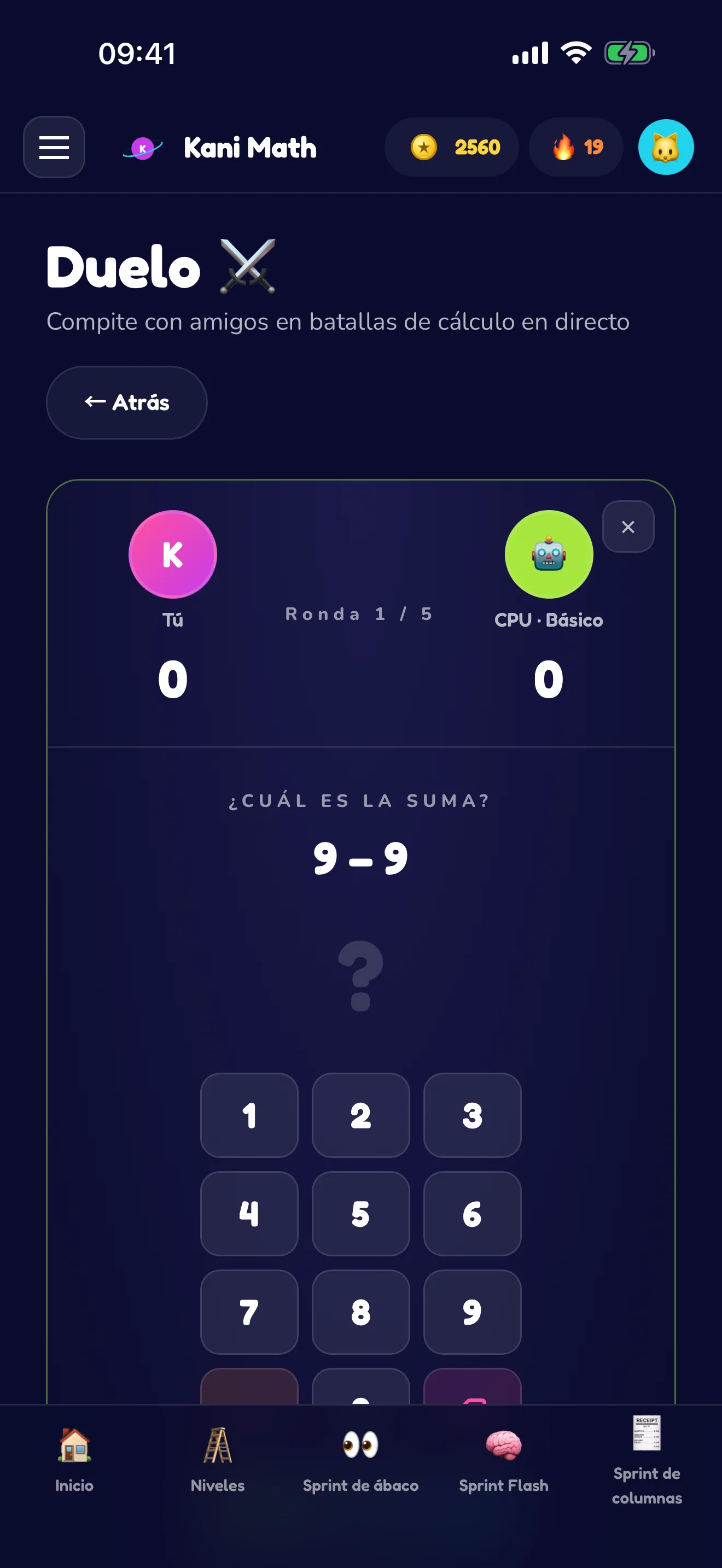 Duelos en vivo contra IA o amigos.